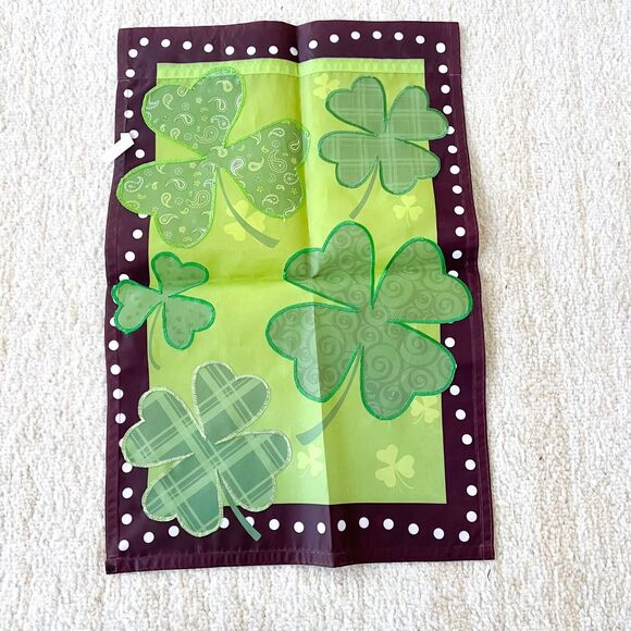 Small Garden Flag St Patricks Day Four Leaf Clover Green Lawn 18x12 Vintage - Picture 4 of 4